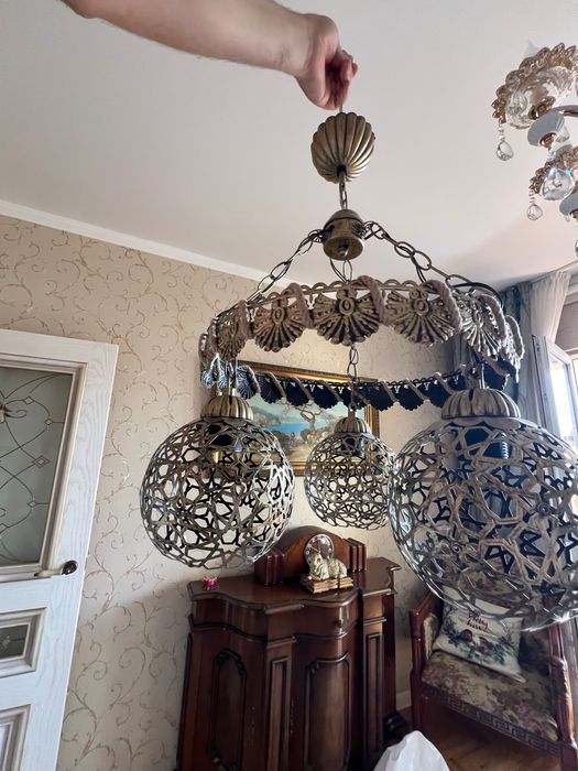 Продам люстру не дорого