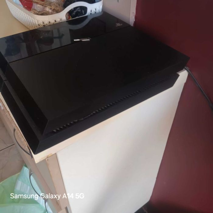 Телевизона игра плестеишън 4. И волан със педали