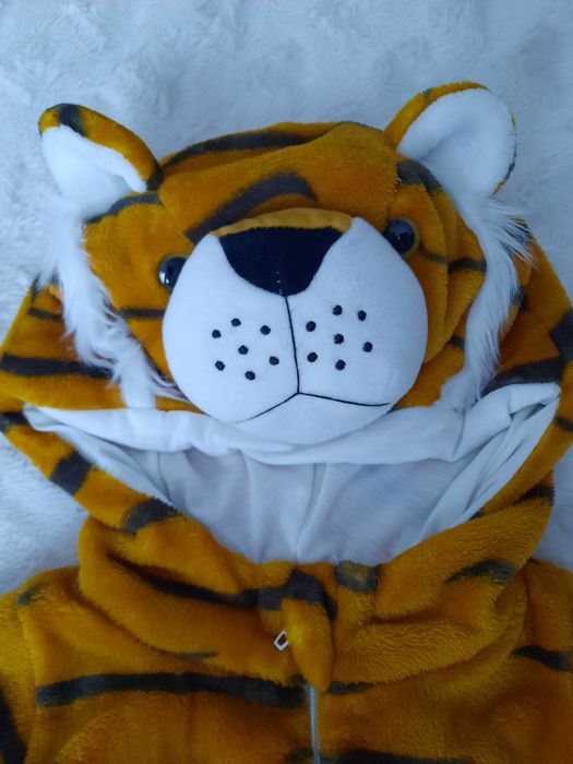 Costum plusat tigru