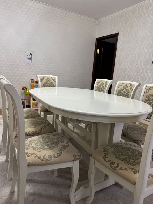 Гостевой стол со стульями