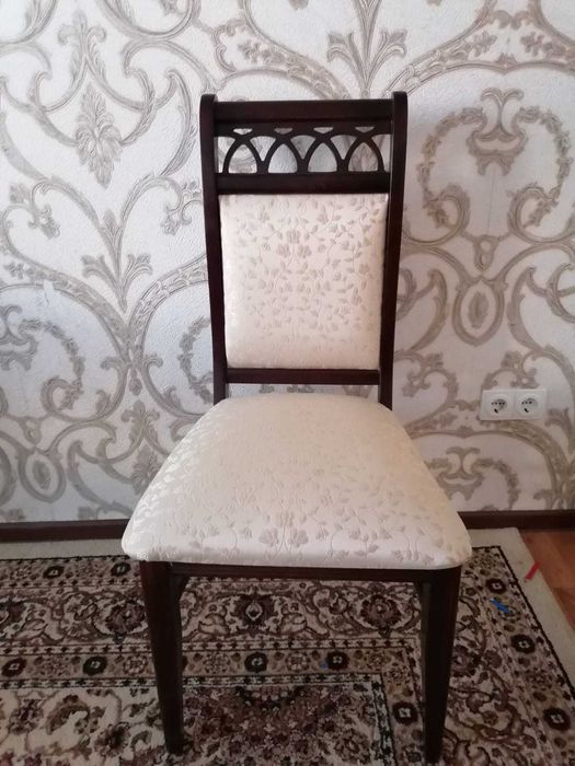 Продам срочно 10 стульев!