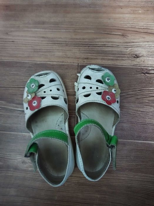 Отдам обувь на девочку