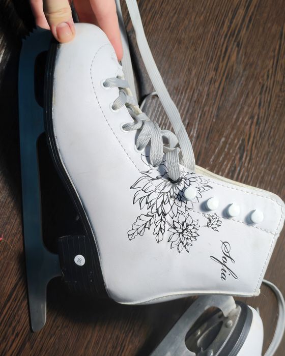 Фигурные коньки в идеальном состоянии