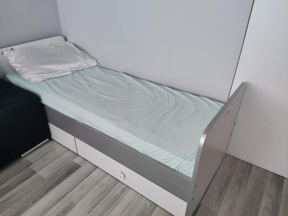 Продавам детско легло