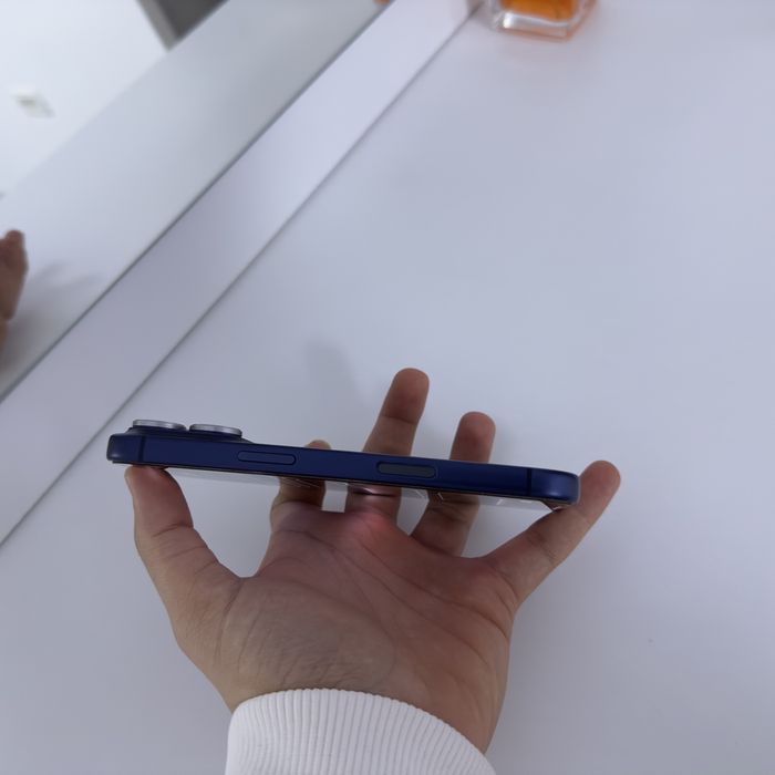 IPhone 17 pro {Deep Blue}