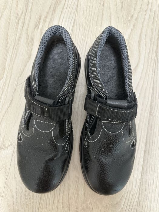 Продам спец обувь ботинки