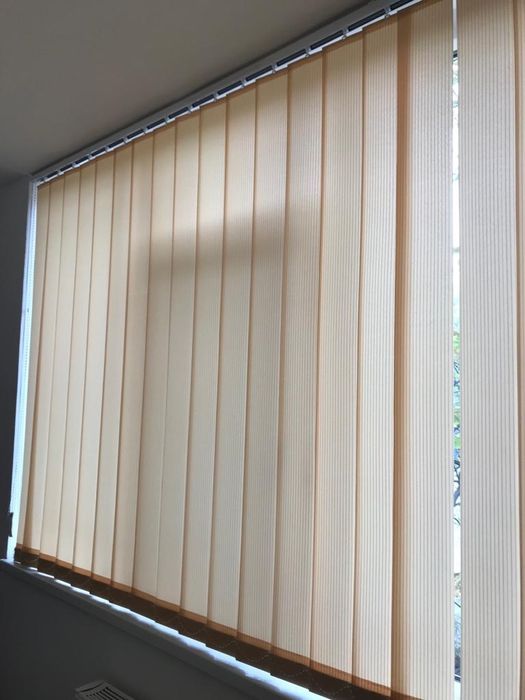 Vând 1 set de jaluzele verticale