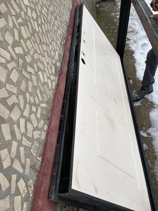 Продам входную дверь. Наружная