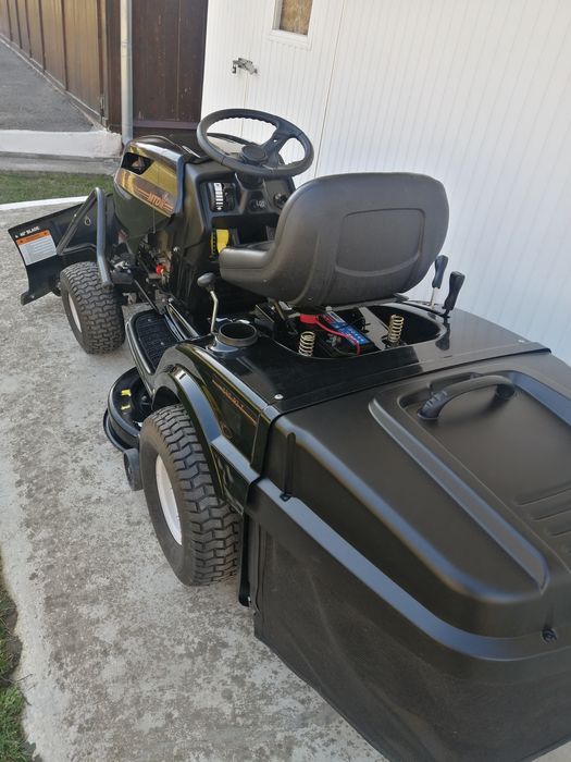 Tractoras gazon mtd black edition.