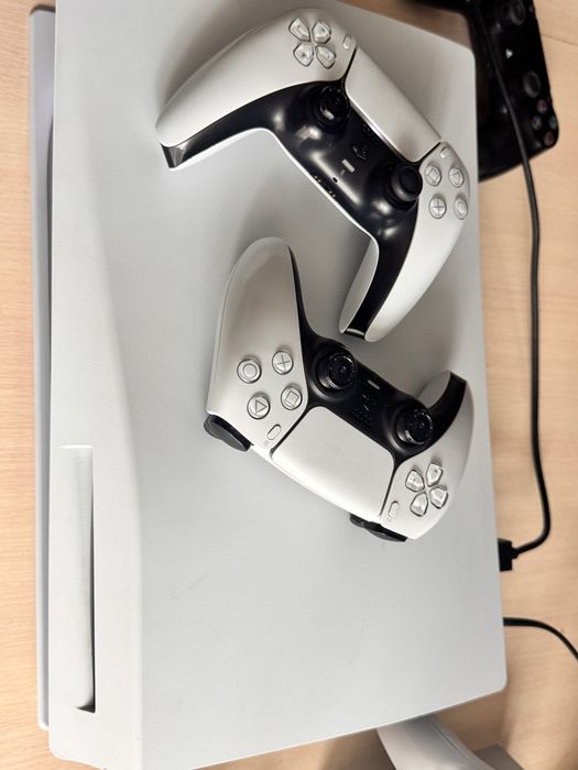Продам Ps5 2 джсотика более 400игр