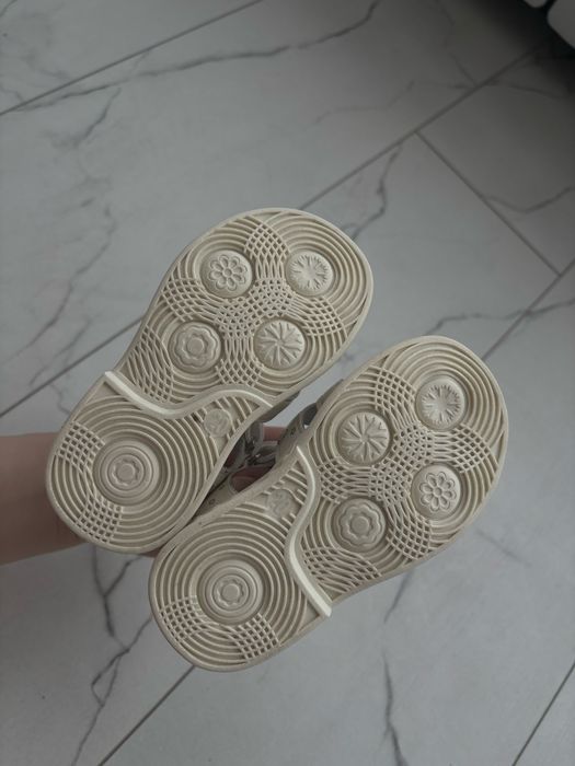 Продам детские сандали для девочки