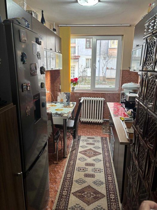 Vand apartament cu 2 camere