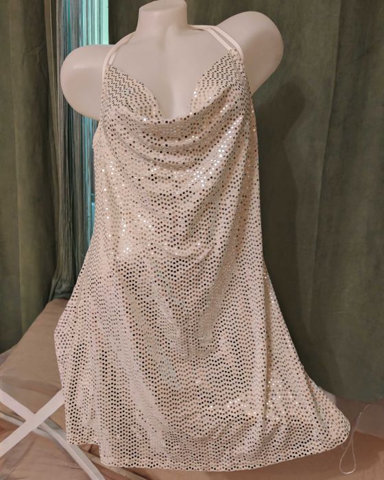 Парти, къса рокля