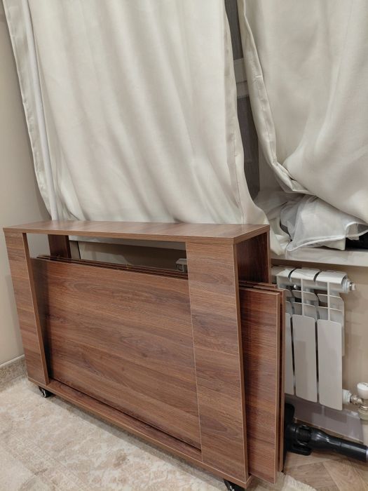 Круглый стол со стульями