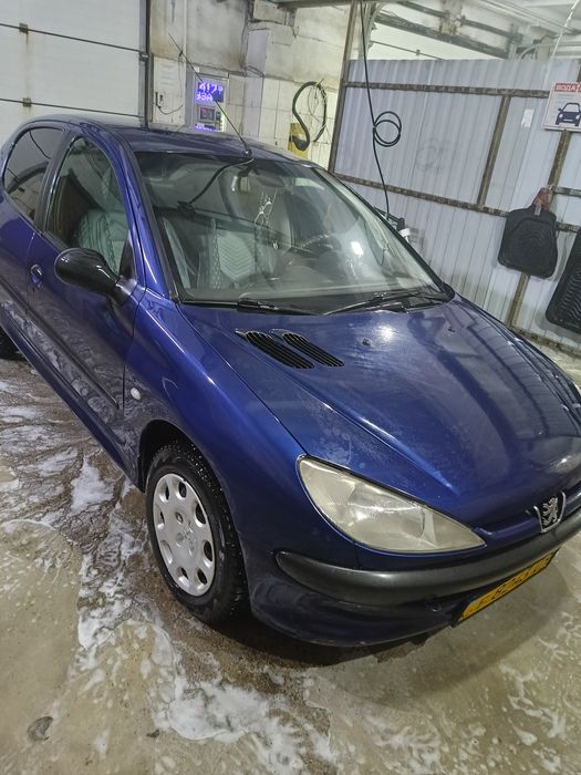 Продам автомобиль Пежо 206.