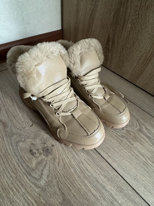 Кроссовки женские