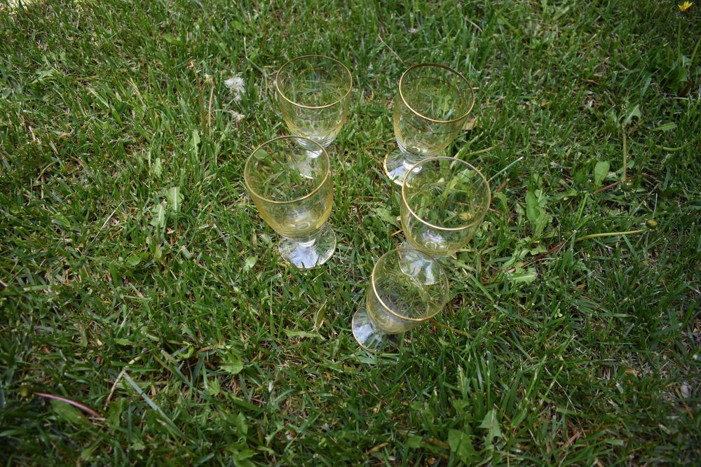 красиви стари чаши