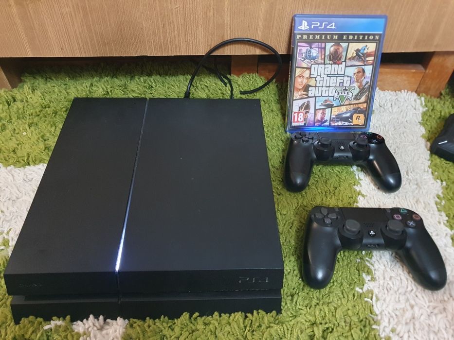 Продам Sony Playstation 4 срочно