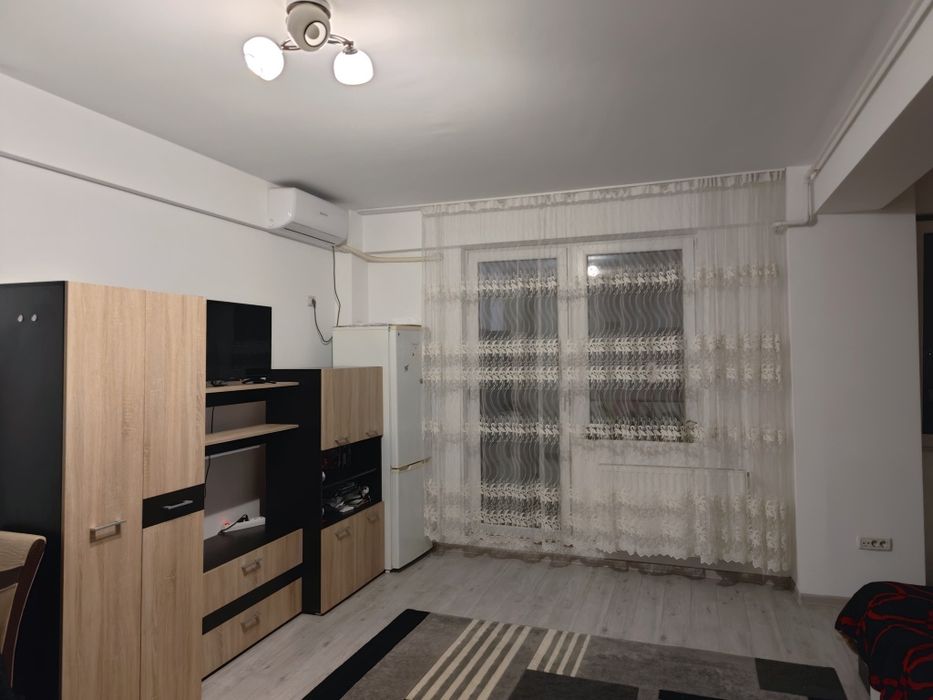 Ofer spre închiriere garsoniera
