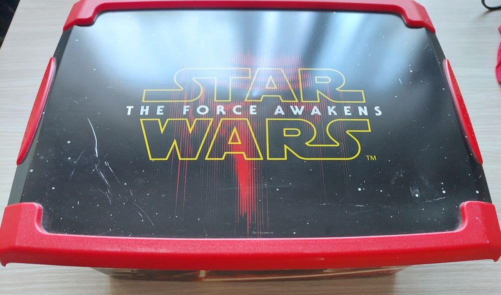 Cutii depozitare/gustare  Star Wars plastic și metalică