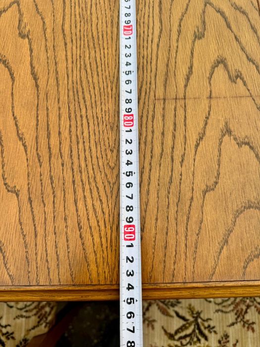 Masa extensibila cu 12 scaune.