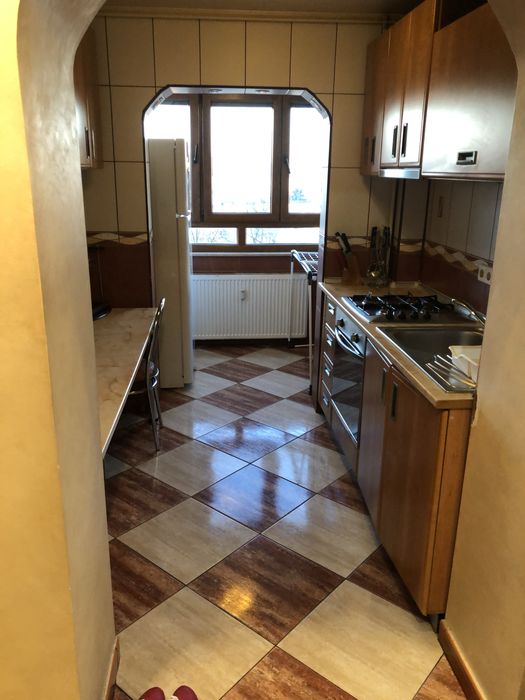 Inchiriez apartament 3 camere