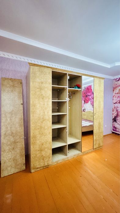 Спальня диван и шифонер