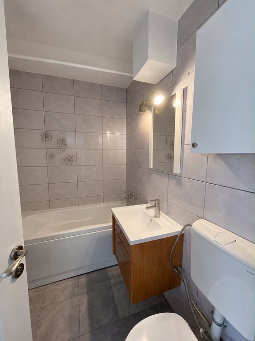 Vand Apartament cu 2 camere Aleea Bizusa Iulius Mall etaj intermediar Persoana Fizica