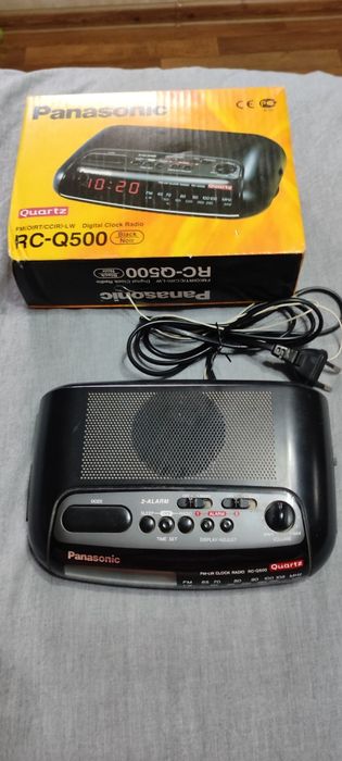 Электронные часы с радио  Panasonic. Б. У. В хорошем состоянии.