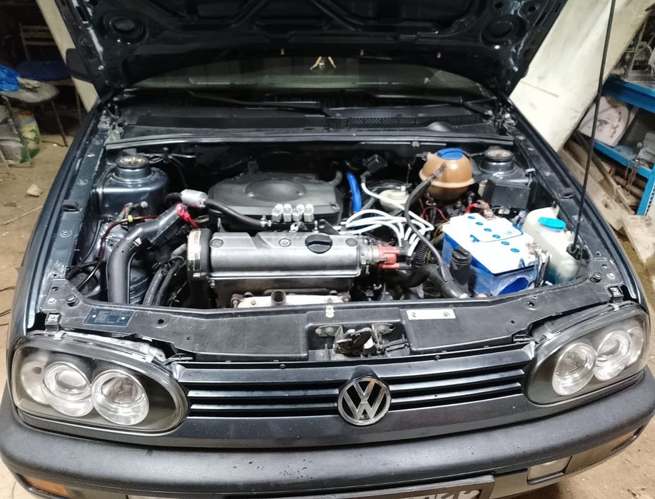 Гольф 3.  1,6 сатылады