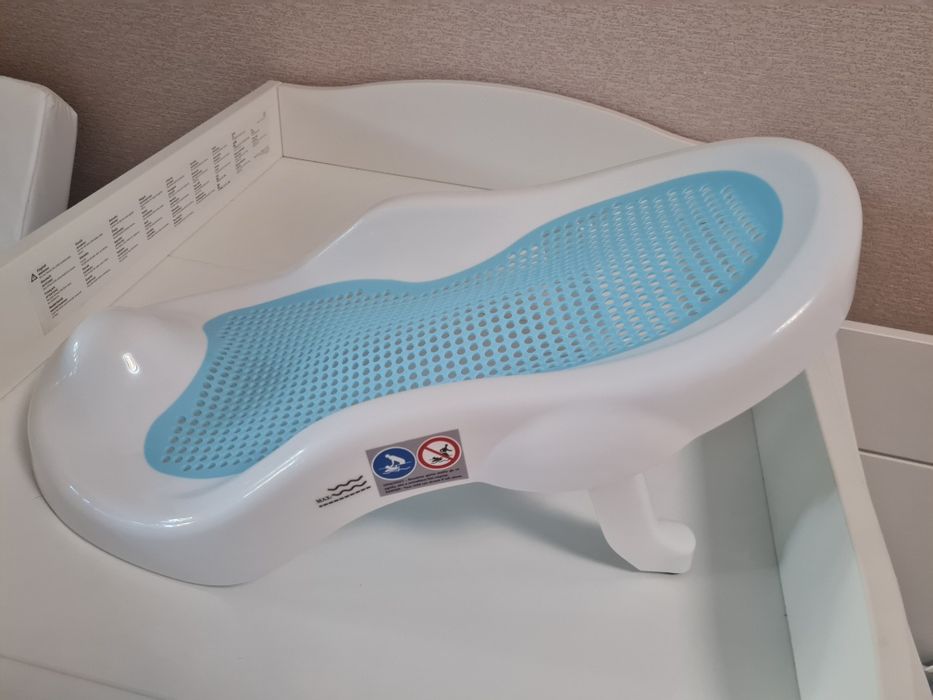 Продавам противоплъзгаща подложка за къпане на бебе, нова, неползвана