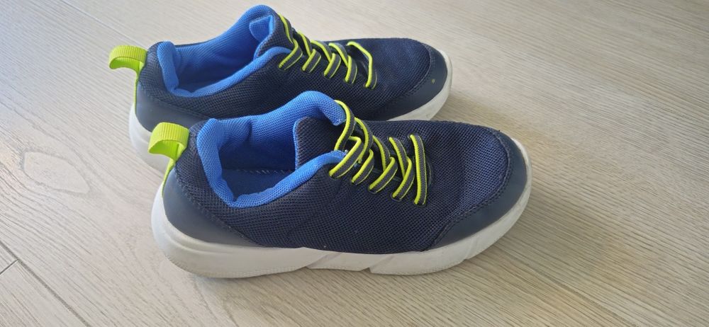 Олекотени маратонки 33,  Crocs 33/34