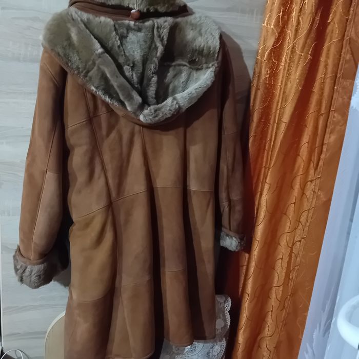 Vând cojoc dama 200 ron