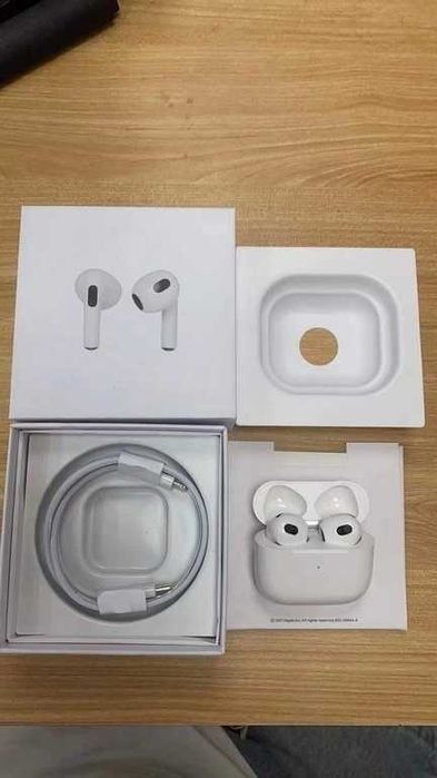 Căști wireless in-ear tip AirPods 4, Bluetooth 5.3, ANC, autonomie 30h