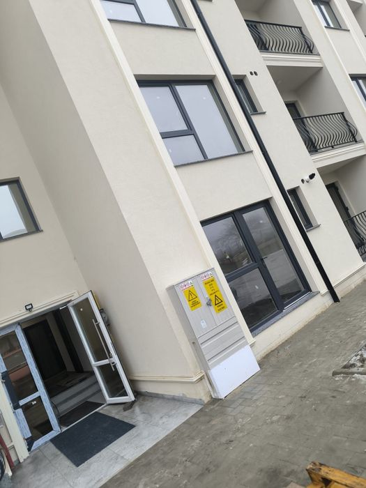 Vând spatiu comercial