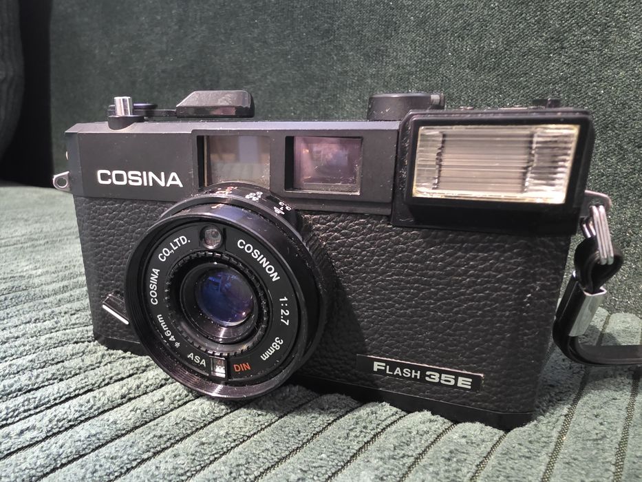 Cosina Flash 35 E ретро фотоапарат
