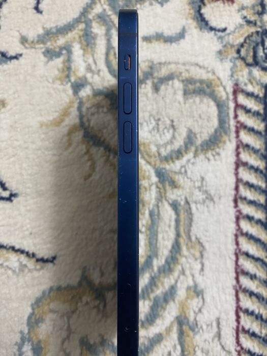 Продам айфон 12