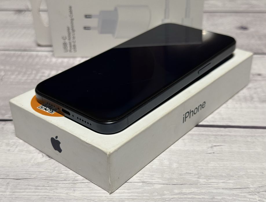 iPhone 15 Pro Max 256GB Black Titanium , 87% baterie – Impecabil, pachet full + Cadouri