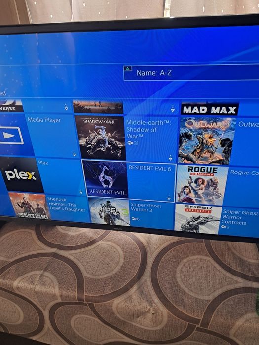 Продавам ps4 slim