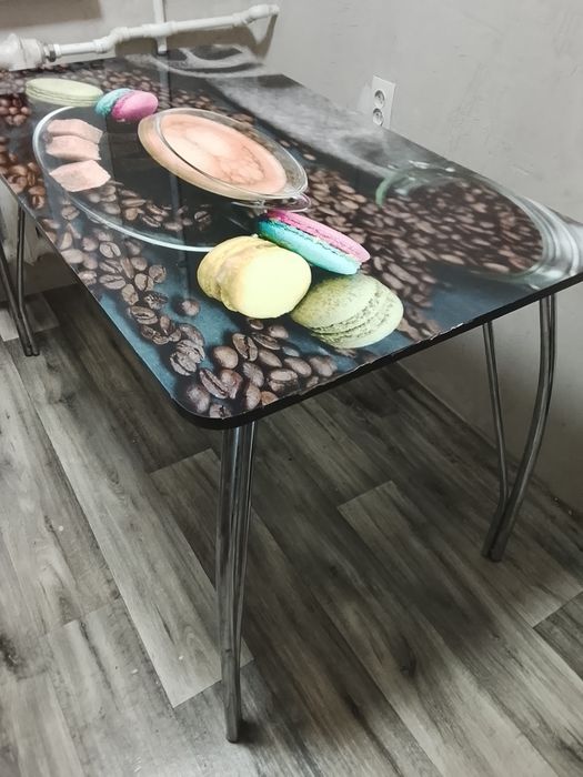 Продам стол кухонный