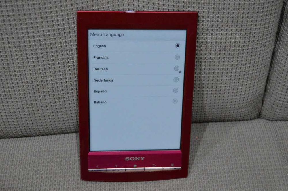 E-reader Sony PRS-T1 – Design Premium, Roșu Metalizat, wifi, touch, fara lumina