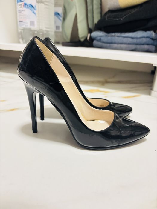 Vand pantofi stiletto