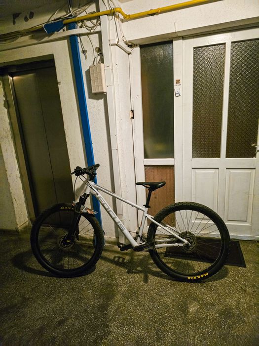 Focus Whistler 3.8  (NU! Canyon,specialized,propain,dirtjumper,pivot)
Shimano HB-TX505, QR, 5x100 mm

Rear hub
Shimano TX500, QR, 5x135 mm