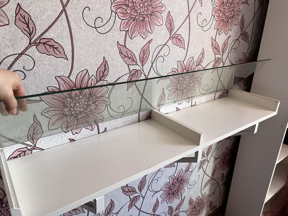 ИКЕА полка белая , стекло