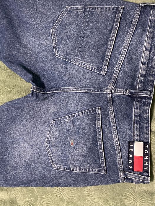 Продавам дънки Tommy jeans нови без етикет от внос. Размер 34х 32