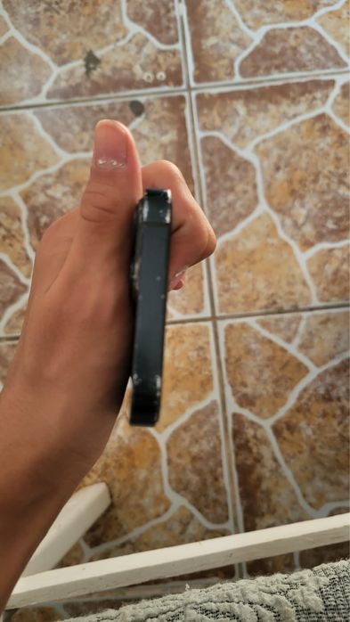 Айфон 13. Не вскрытый коробка имеется шнур оригинальный