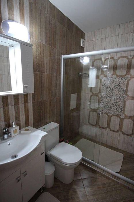 Дава се под наем Двустаен апартамент в Бургас, Център - 75 кв.м за 714 € - Снимка #4