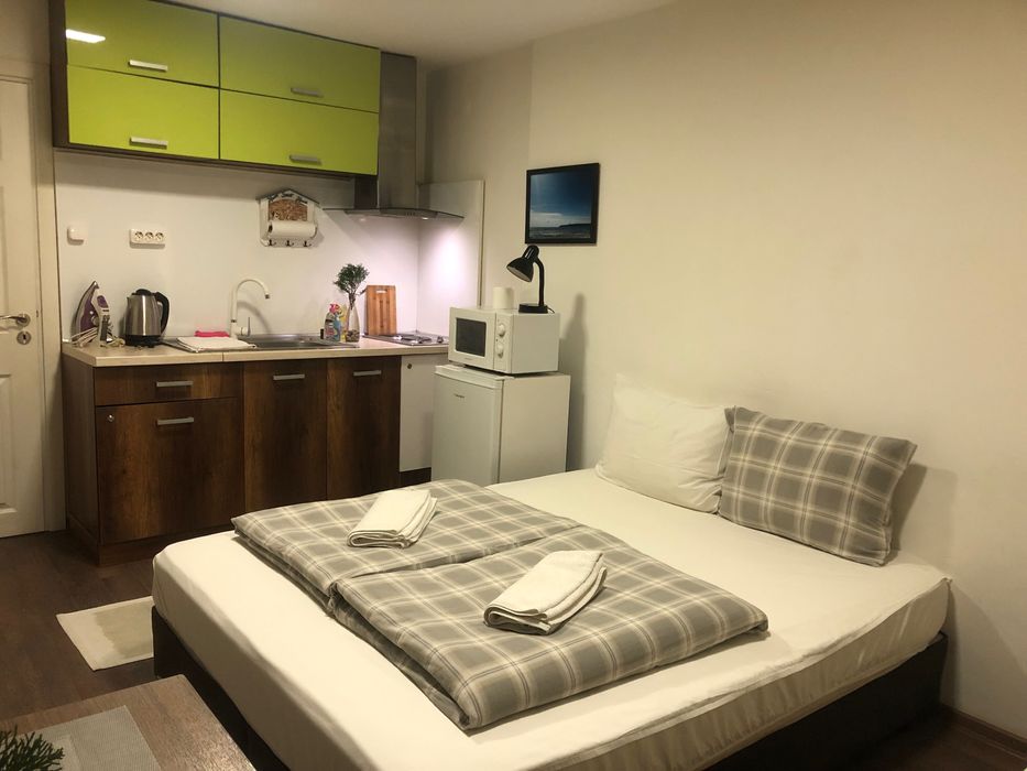 Нощувки в студио Орхидея до Червения площад и ВВМУ