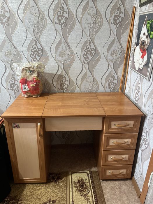 Продам трюмо с зеркалом