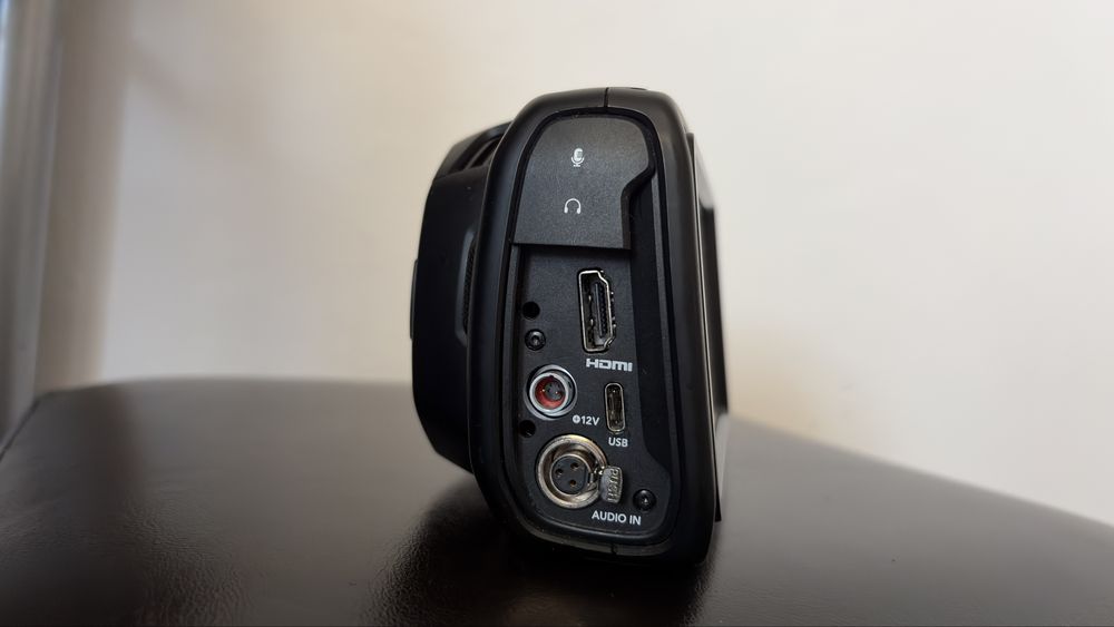 Blackmagic Pocket Cinema Camera 4K – utilizată + rig/cage și mâner si Obiectiv Cinematic Sirui Nightwalker 24mm T1.2 S35